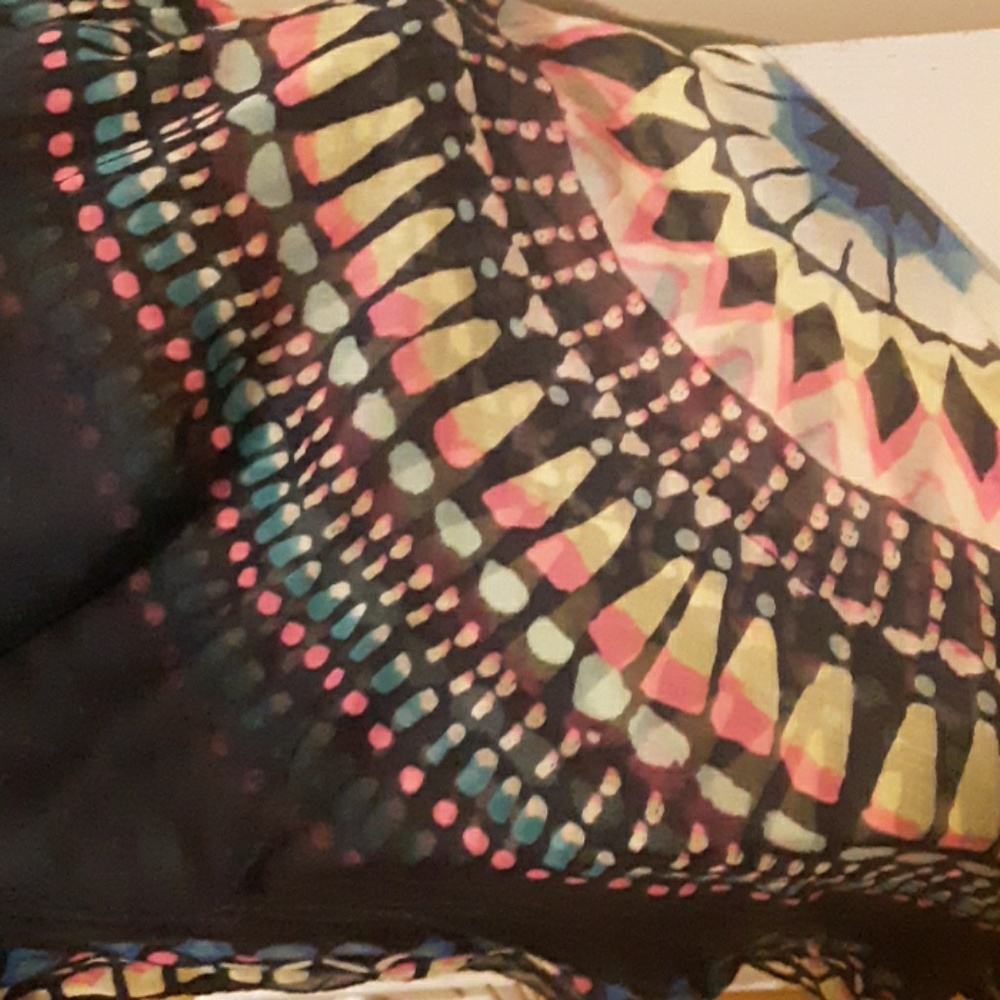 Large bright pattern scarf! - Picture 2 of 2